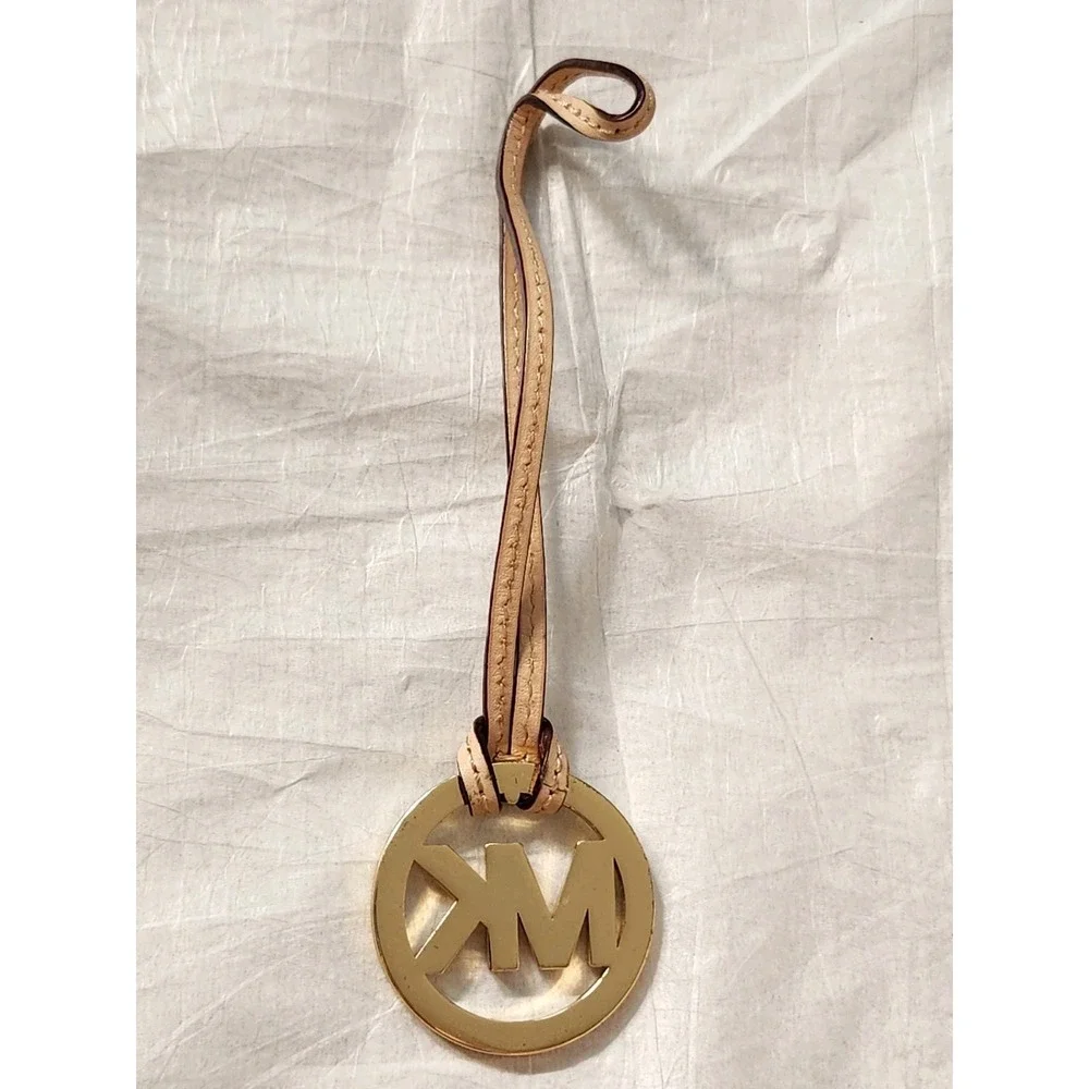 Michael Kors MK Purse Gold Key Purse Bag Fob Charm Beige Strap 2